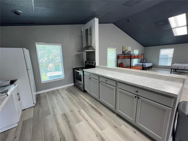 Foto del edificio - 8806 SW Start Center St