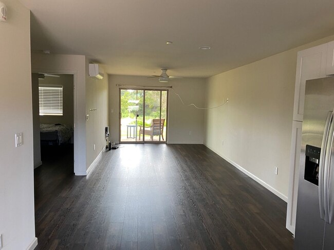 Building Photo - Napili - Newer 2 bedroom, 1 bath. Across the street from Napili Bay.