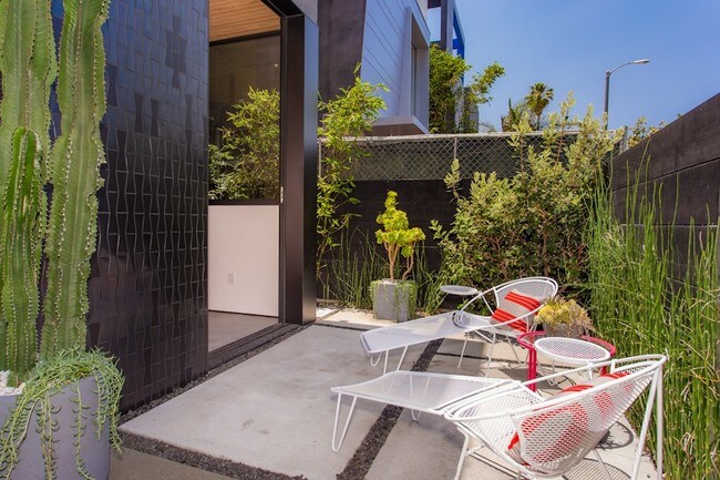 Foto del edificio - 308 Grand Blvd