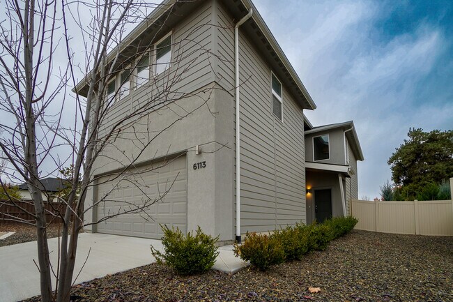 Foto del edificio - 6113 N Colosseum Ave