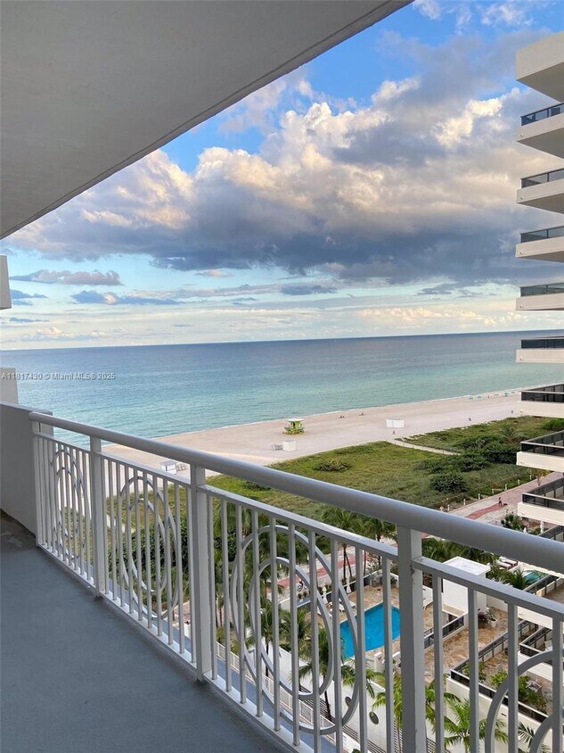 Primary Photo - 5825 Collins Ave
