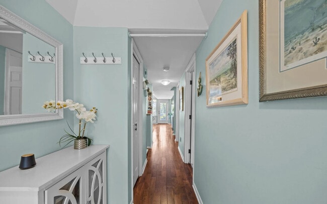 Entryway - 117 Forecastle Ct
