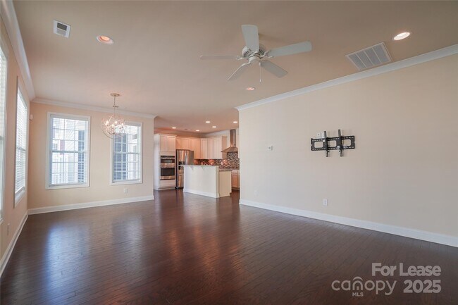 Foto del edificio - 6426 Hove Rd