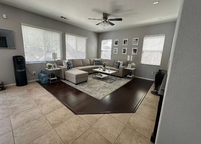 Foto del edificio - Stunning 3 Bed/2.5 Bath Home In Beautiful ...