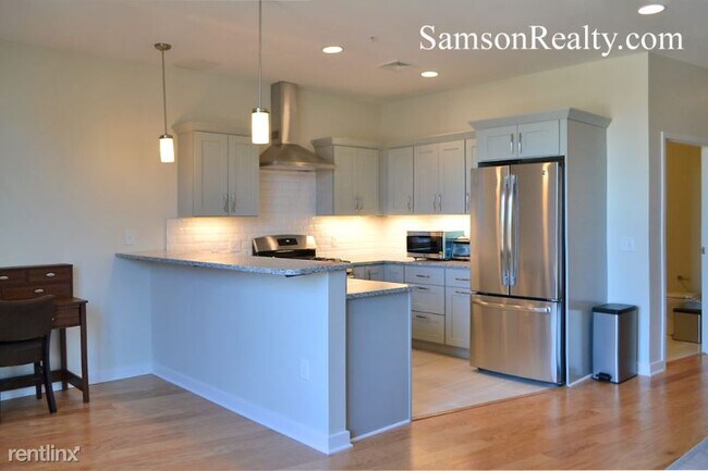 Building Photo - 1 br, 1.5 bath Condo - 44 Hospital St