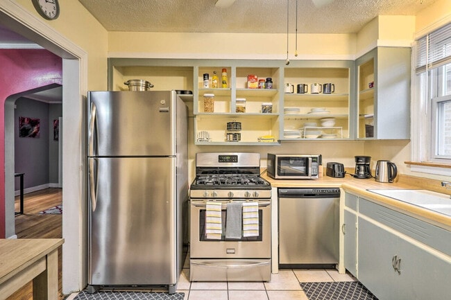 Foto del edificio - 10431 S Eberhart Ave