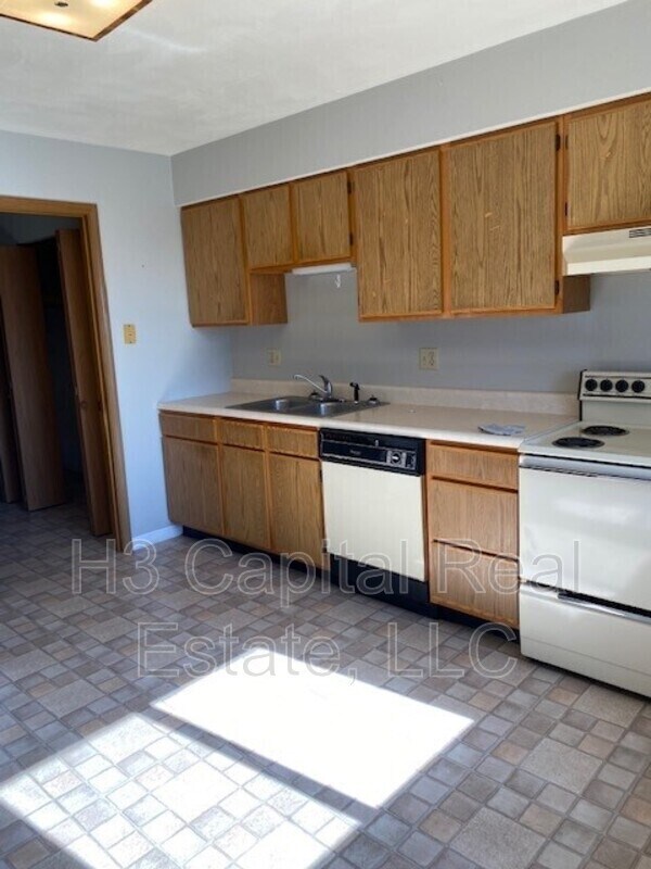 Building Photo - 305 Southgate Dr