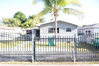 Building Photo - 1178 NE 111th St