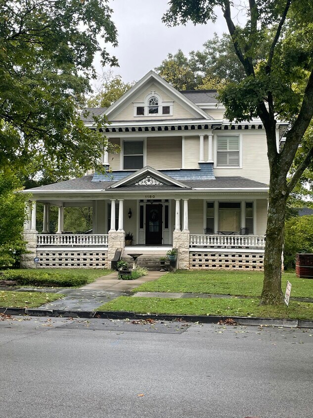 Foto principal - 1180 Grand Ave