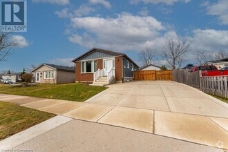 Building Photo - 14 Yorkdale Crescent