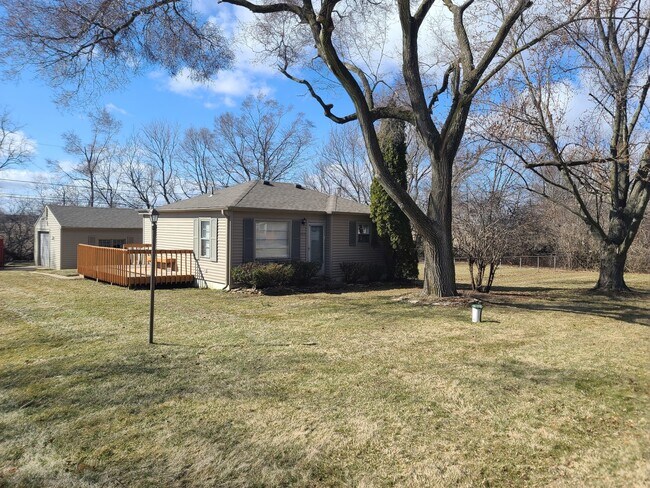 Building Photo - 5515 Greenview Rd