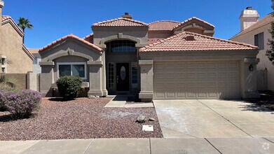 Building Photo - 814 W Iris Dr