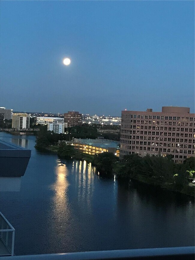 Foto del edificio - 5085 NW 7th St