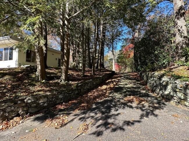 Building Photo - 9 Wampanoag Cir