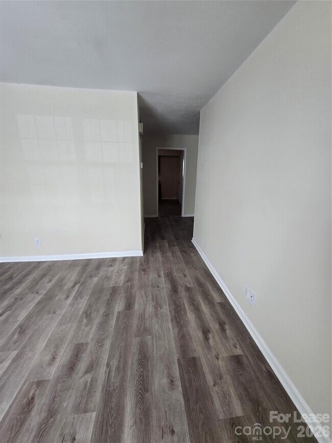 Foto del edificio - 5808 Hunting Ridge Ln
