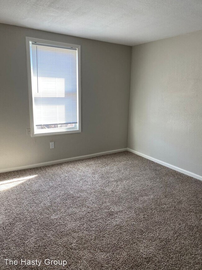 Building Photo - 3 br, 1 bath House - 430 Monroe Ave