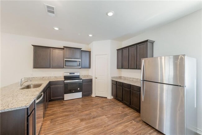Building Photo - 19013 Quiet Range Dr