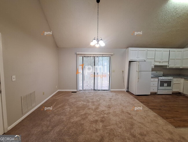 Foto del edificio - 5955 Sutton Pl