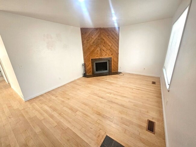 Building Photo - Move-In Ready Villa | 3 Bed / 1.5 Bath | Aurora 80015