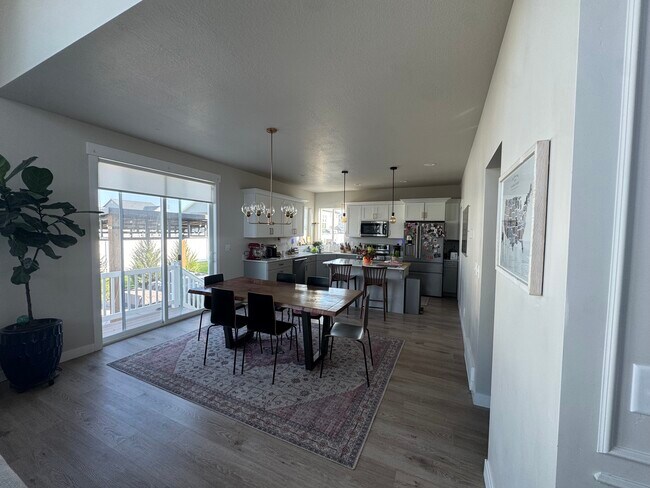 Building Photo - 4595 N Kings Peak Way