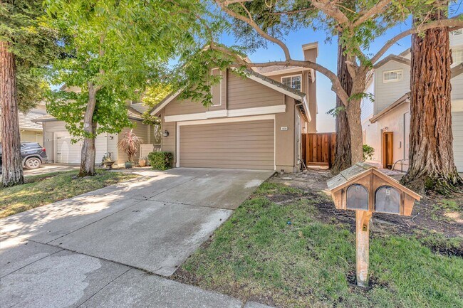 Building Photo - Renovated 4 Bedroom Home Available in the ...