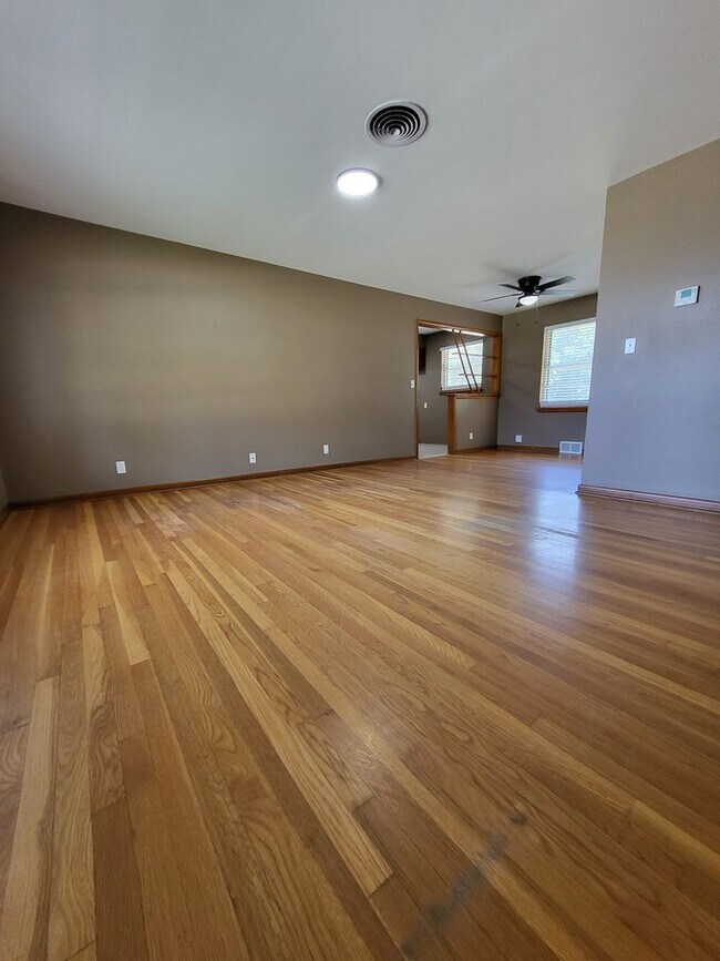 Foto del edificio - Updated (3) Bed/(1) Bath in Core Norman!
