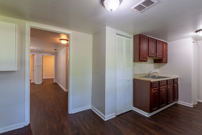 Foto del edificio - 5226 Potomac Ave