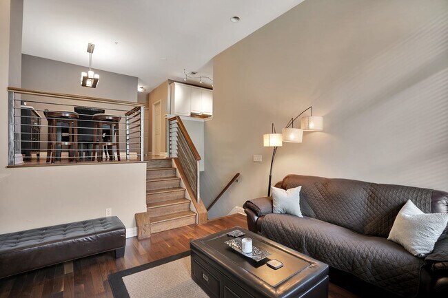 Building Photo - 292 Roslyn Ct