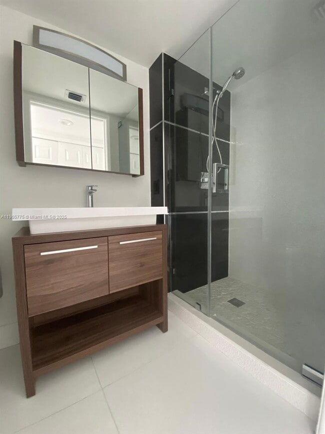 Building Photo - 19101 Mystic Pointe Dr