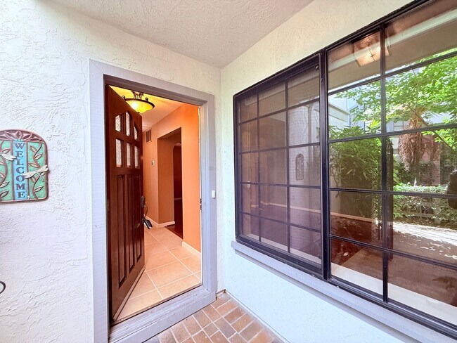Foto del edificio - Charming and Move-in Ready, 3BD/2.5BA, Two-Story Townhome in Canyon Green at Canyon Lakes in San ...