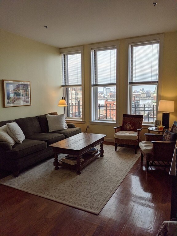 Building Photo - 411 Marlborough St