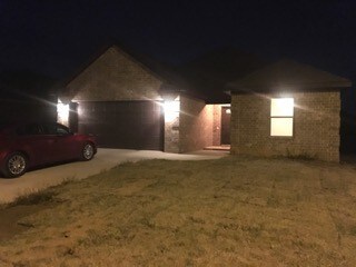 Primary Photo - 909 Ava Ln