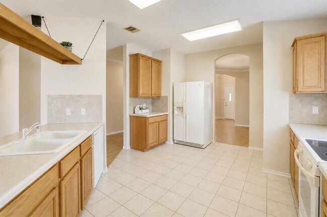 Foto del edificio - 2100 Mir Woods Dr