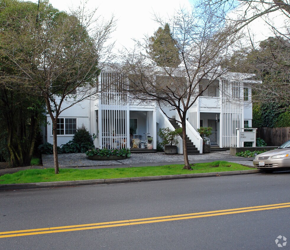Building Photo - 1223 Grand Ave