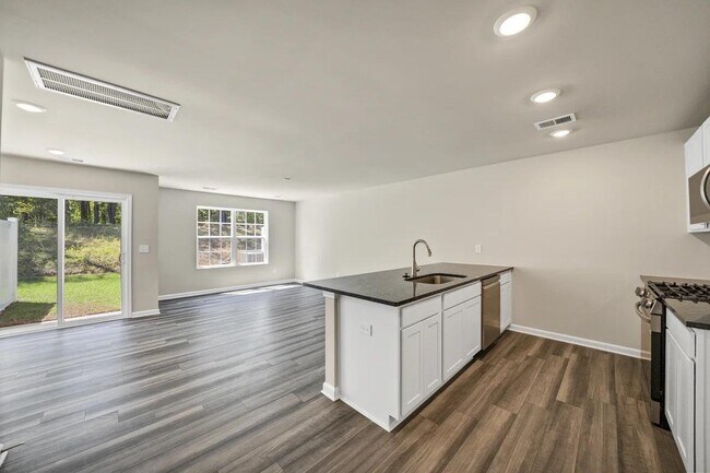 Building Photo - 109 Rose Park Ct