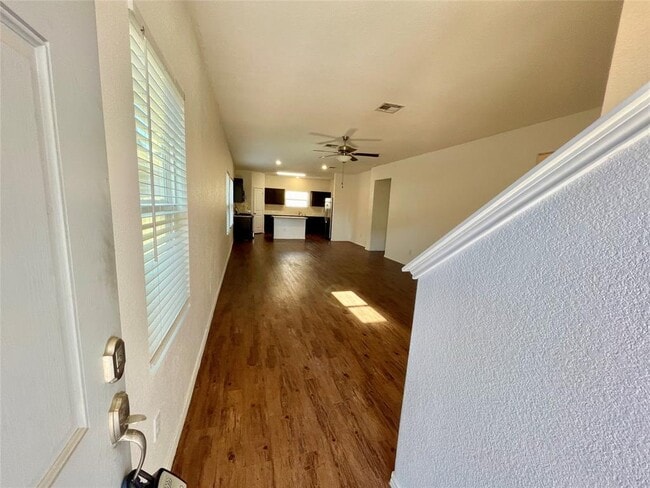 Building Photo - 112 Wind Flower Ln