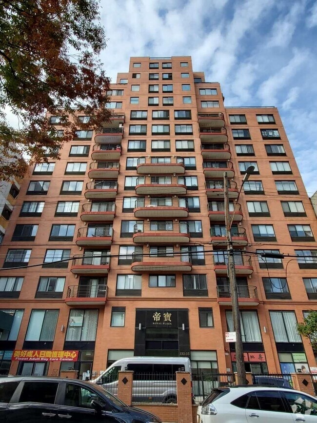 Building Photo - 132-35 41st Rd