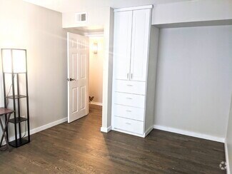 Building Photo - 8555 Fairmount Dr