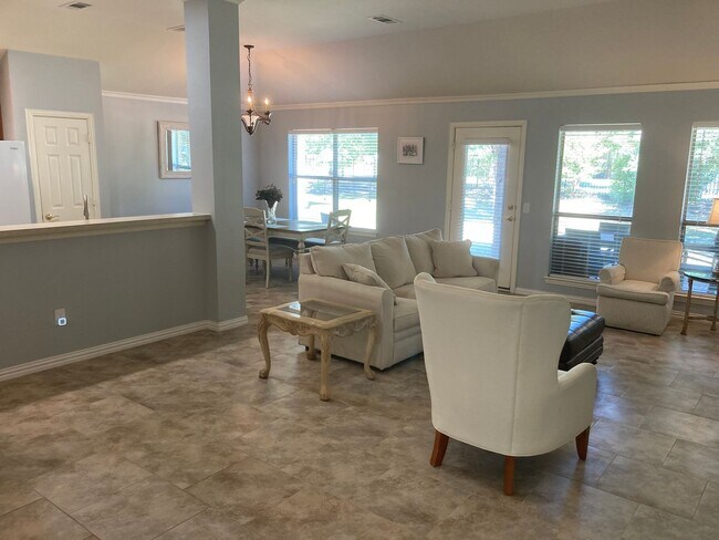 Foto del edificio - 2 Bedroom - 2 Bath in Robson Ranch