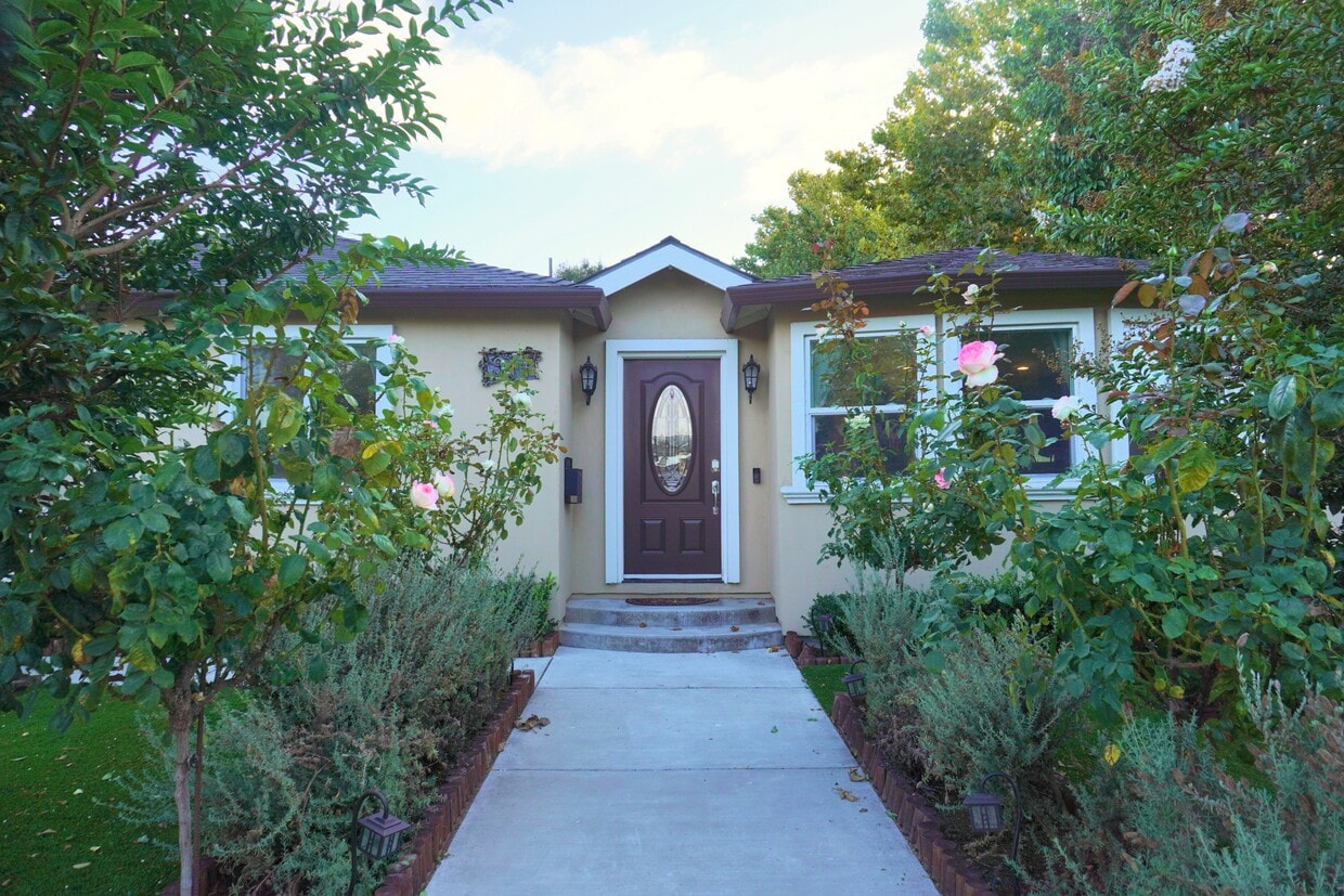 Foto principal - 914 Alberni St