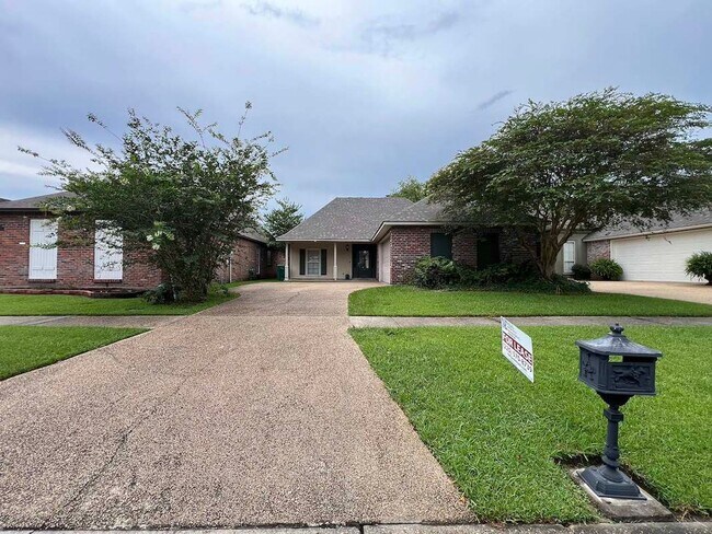 Foto del edificio - Beautiful 3 Bedroom Home in Established Zachary Neighborhood!