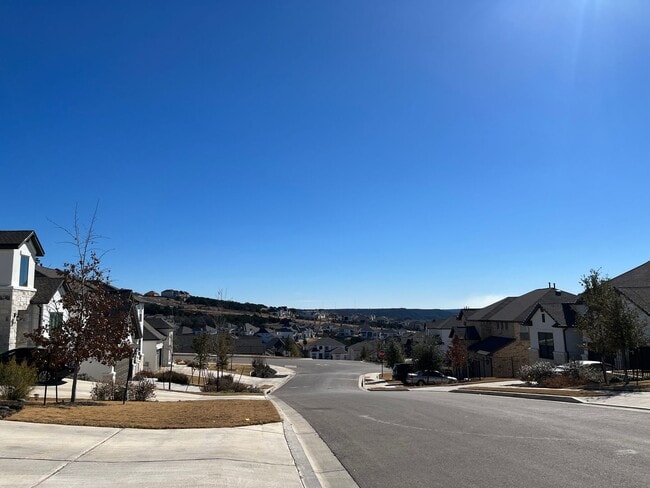 Building Photo - Beautiful 4/3 WITH POOL in Travisso