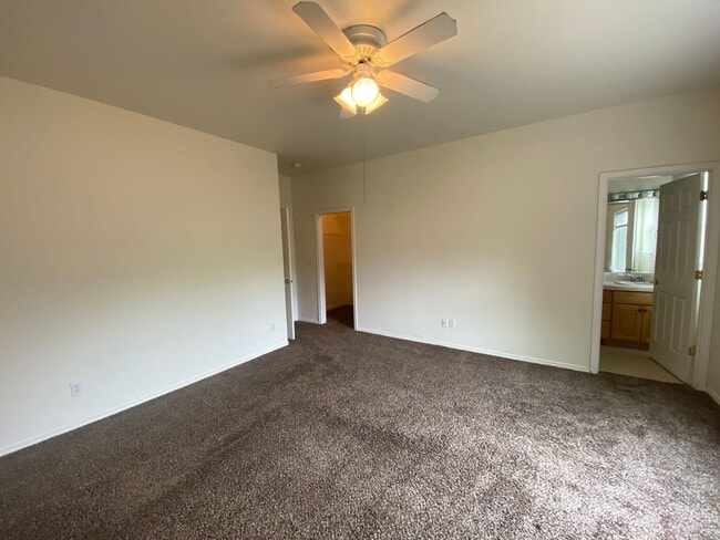 Foto del edificio - 3 Bedroom home in quiet neighborhood