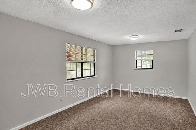 Foto del edificio - 7423 Orlando Ave