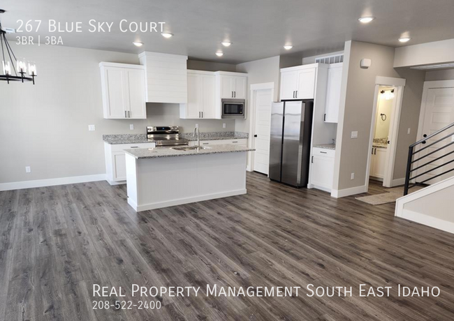 Building Photo - Brand New Contemporary Condo in Upscale Pe...