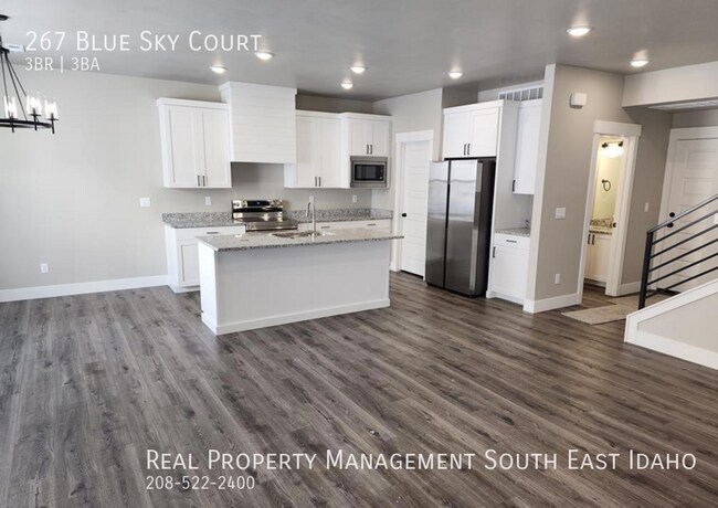 Foto del edificio - Brand New Contemporary Condo in Upscale Pe...