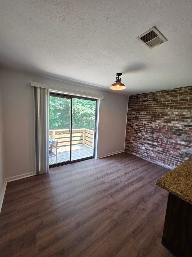 Building Photo - 13 Meadowbrook Ln