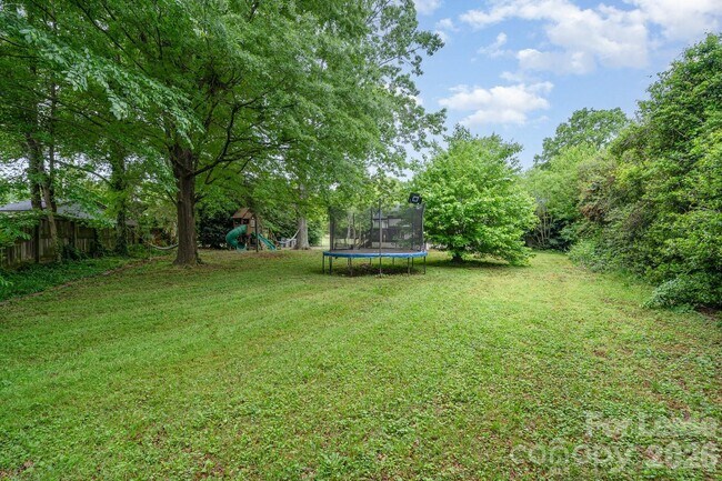 Foto del edificio - 1005 Home Trail