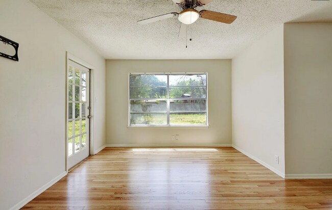 Building Photo - Lovely 3-Bedroom Home in Greater Harmony H...