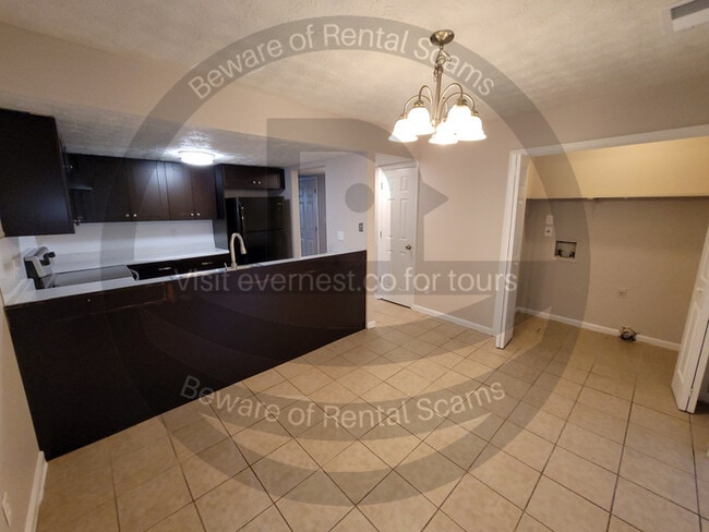 Building Photo - 3641 Chestnut Dr
